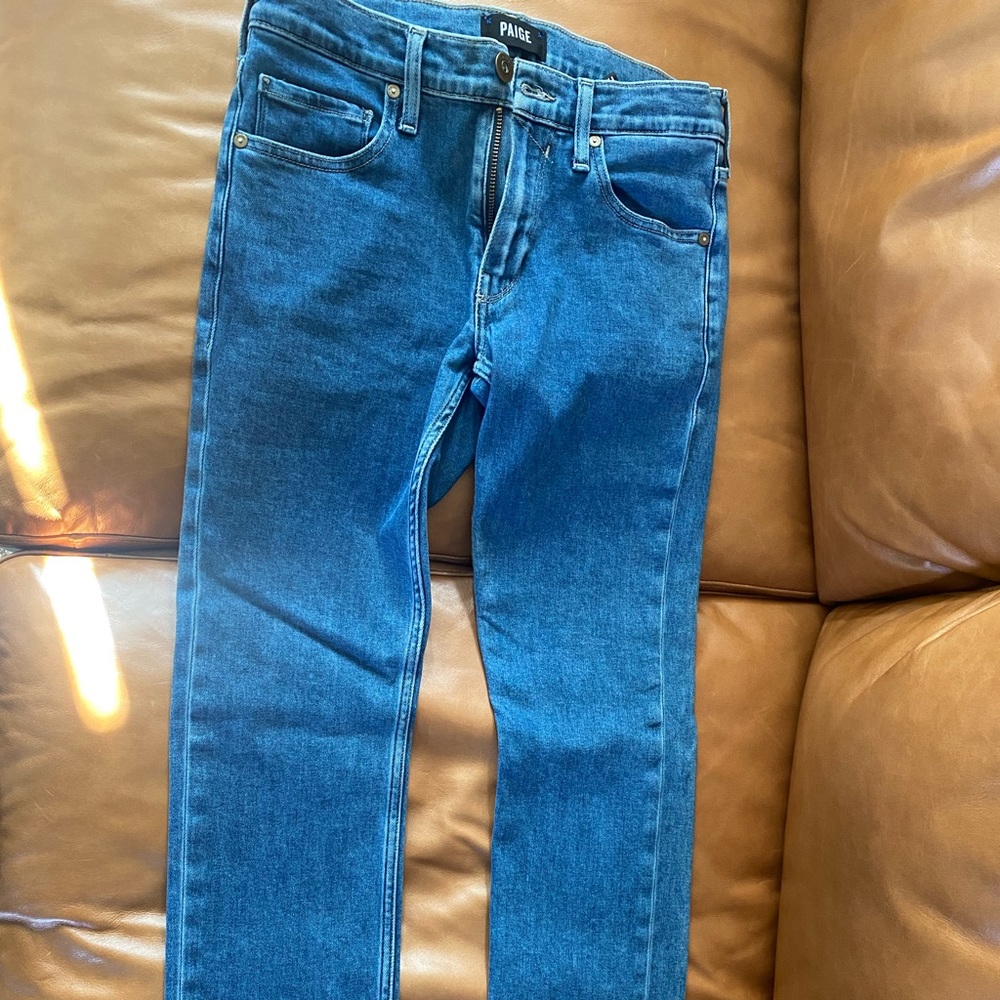 Very well kept jeans. In great condition.